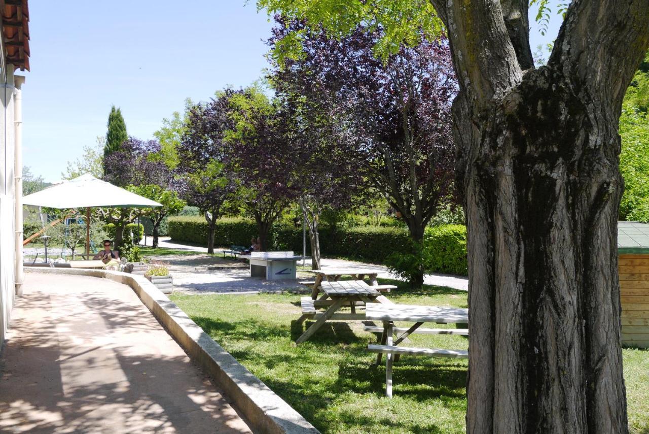 Отель Camping Forcalquier Les Routes De Provence Экстерьер фото