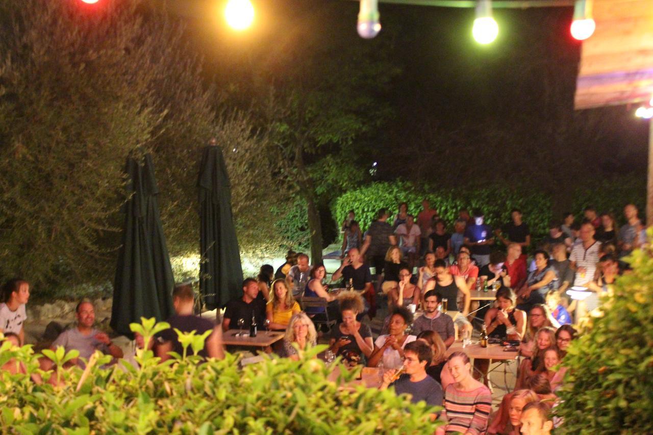 Отель Camping Forcalquier Les Routes De Provence Экстерьер фото