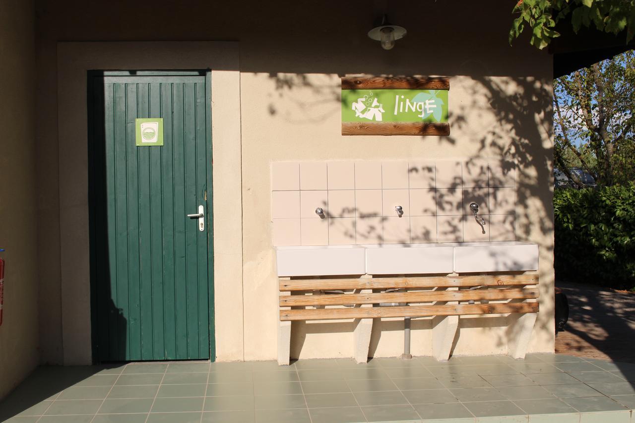 Отель Camping Forcalquier Les Routes De Provence Экстерьер фото