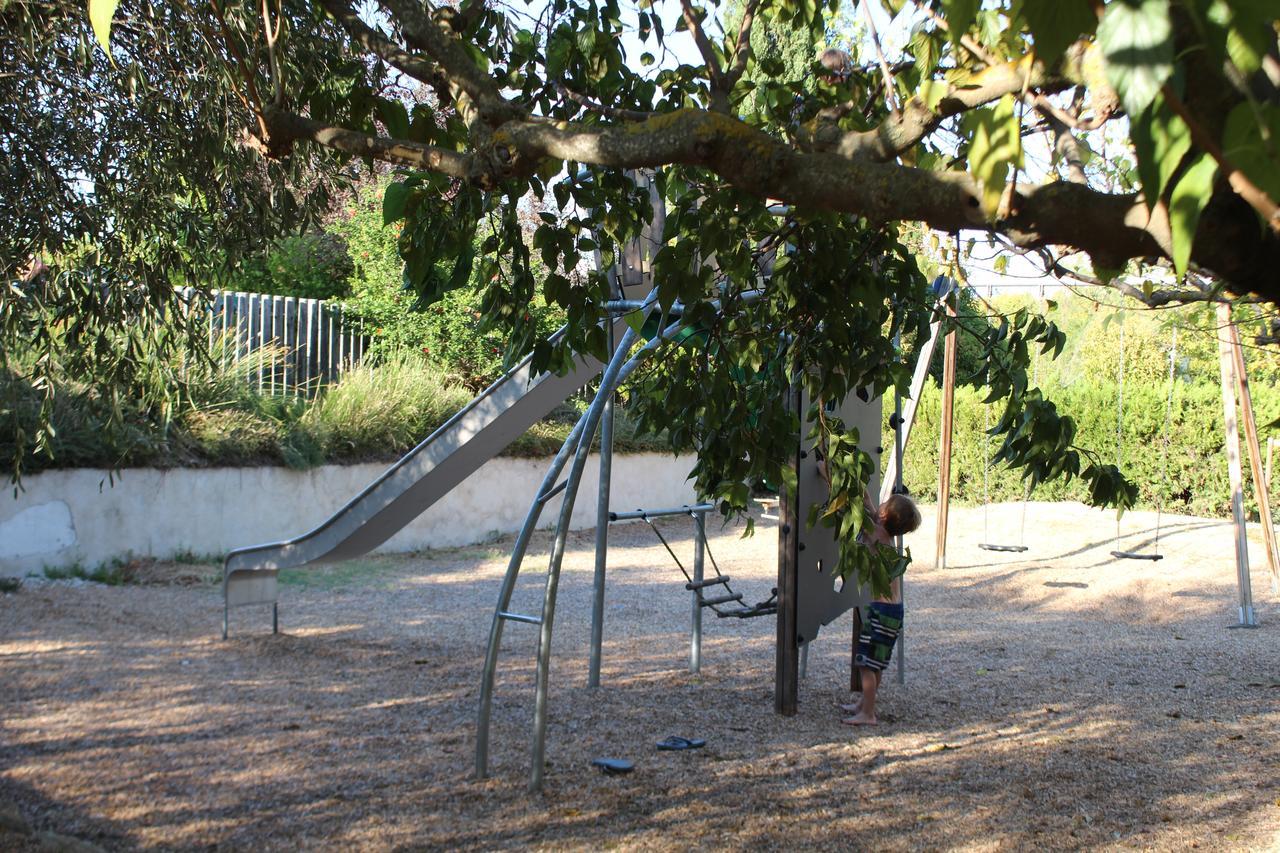 Отель Camping Forcalquier Les Routes De Provence Экстерьер фото