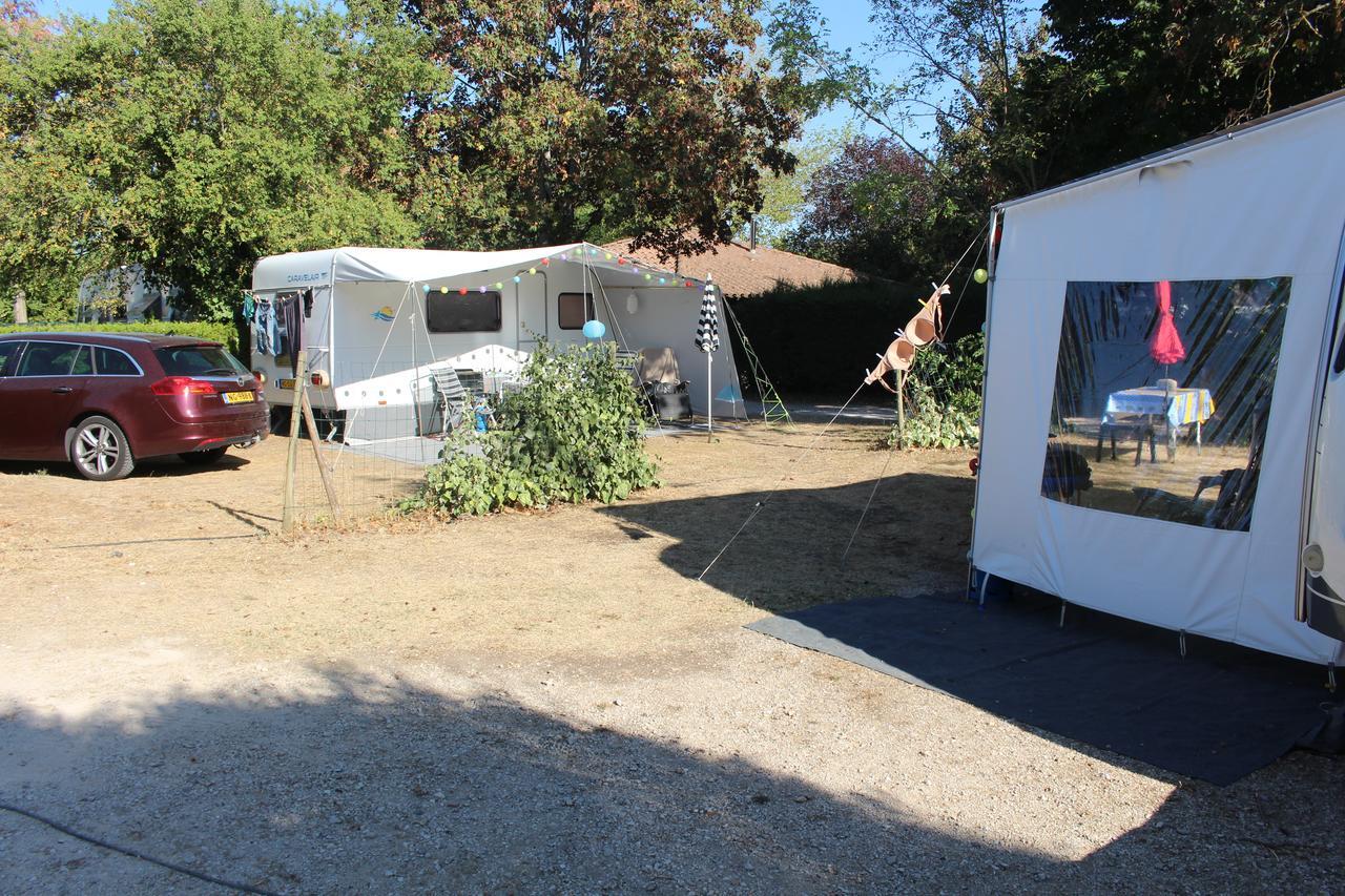 Отель Camping Forcalquier Les Routes De Provence Экстерьер фото